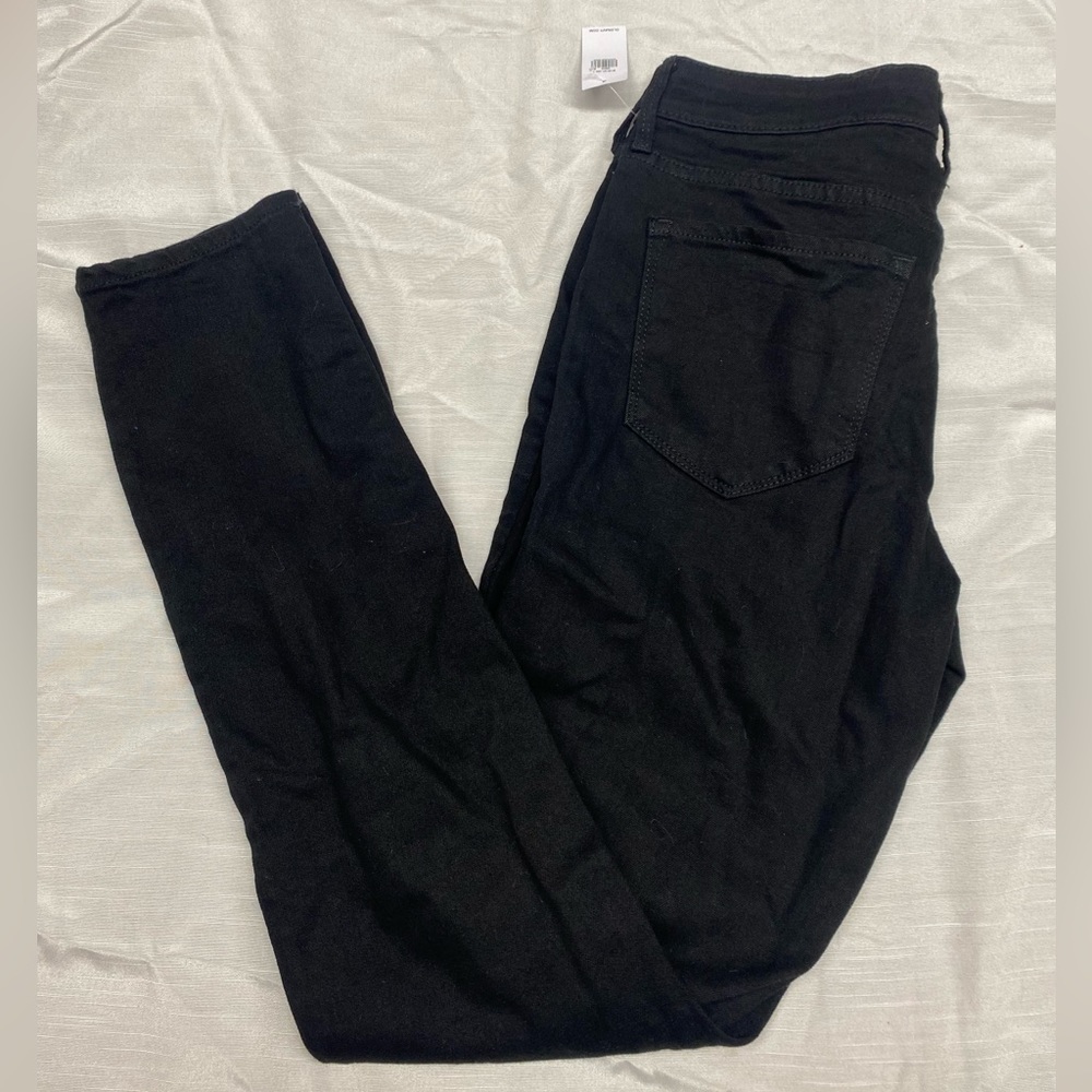 NEVER WORN - Old Navy mid-rise black skinny jeans size 6